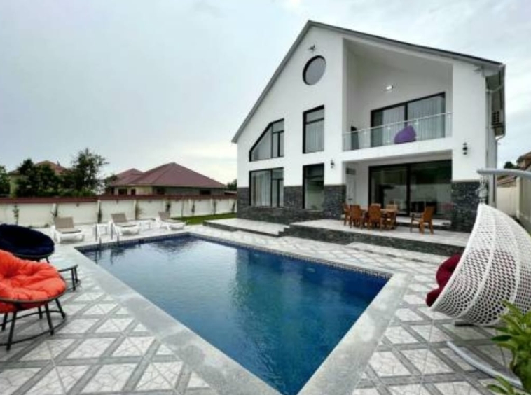 VİLLAD 10 NƏFƏR ÜÇÜN İDEALDIR .5 NƏFƏRLİK YATAQ OTAĞI.BUNDAN BAŞQA 3 SANUZELDƏN İBARƏTDİR.SİZİN RAHATINIZ ÜÇÜN HƏR BİR AVADANLIQLA TƏMİN OLUNMUŞDUR.#002