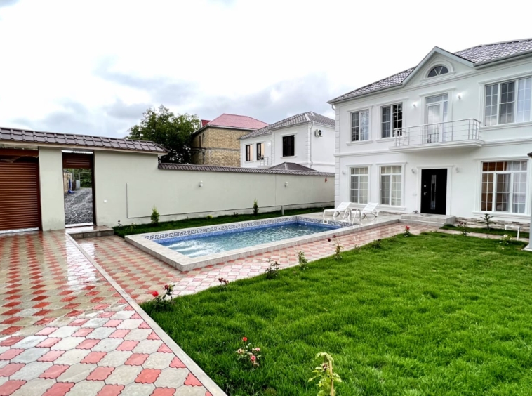 bakı şəhərində yerləşən villa maksimum 10 nəfər üçün nəzərdə tutulub. Villada 4 yataq otağı, 2 samuzel və 1 hovuz var. Villada istirahətiniz üçün hər bir şərait var