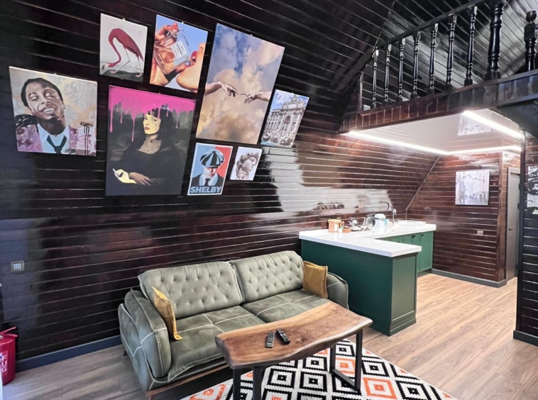 İsmayıllı rayonunda yerləşən villa maksimum 4 nəfər üçün nəzərdə tutulub. Villada 1 yataq otağı, 1 samuzel və 1 cakuzi mövcuddur. İstirahətiniz üçün villada hər bir şərait yaradılıb