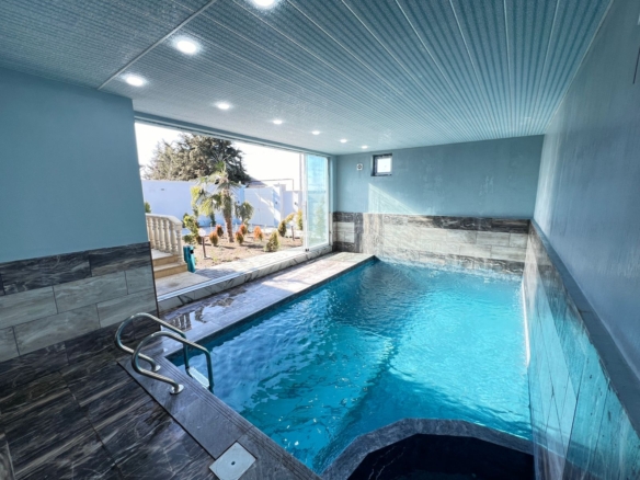 Ismayıllı rayonunda yerləşən villa maksimum 9 nəfər üçün nəzərdə tutulub. Villada 3 yataq otağı, 1 samuzel və 1hovuz mövcuddur. İstirahətiniz üçün villada hər bir şərait yaradılıb