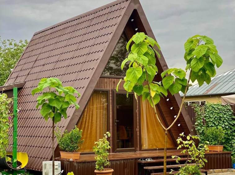 Ismayıllı rayonunda yerləşən villa maksimum 4 nəfər üçün nəzərdə tutulub. Villada 1 yataq otağı, 1 samuzel mövcuddur. İstirahətiniz üçün villada hər bir şərait yaradılıb