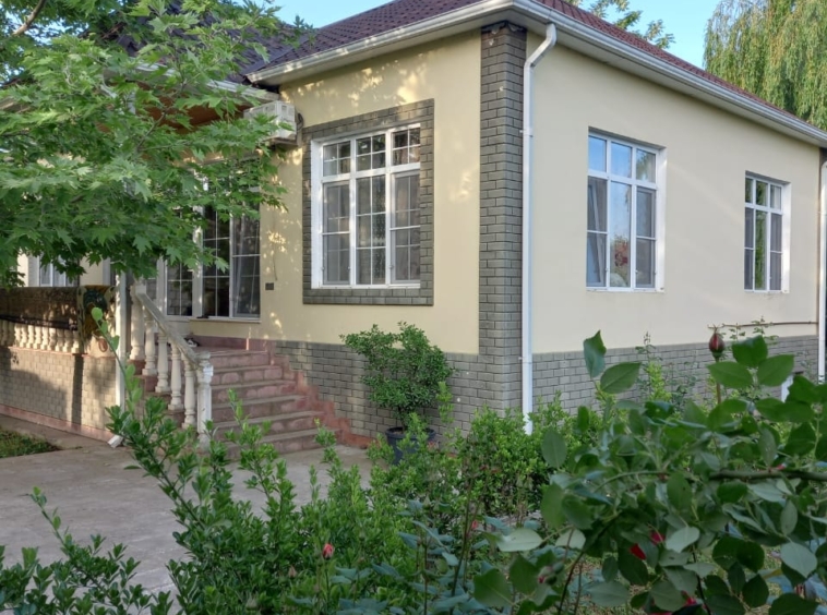 Qəbələ rayonunda yerləşən villa maksimum 11 nəfər üçün nəzərdə tutulub. Villada 4 yataq otağı, 2 samuzel mövcuddur. İstirahətiniz üçün villada hər bir şərait yaradılıb