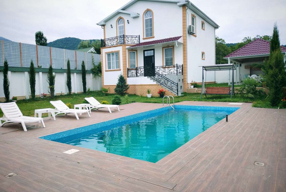 qebelede-hovuzlu-villa