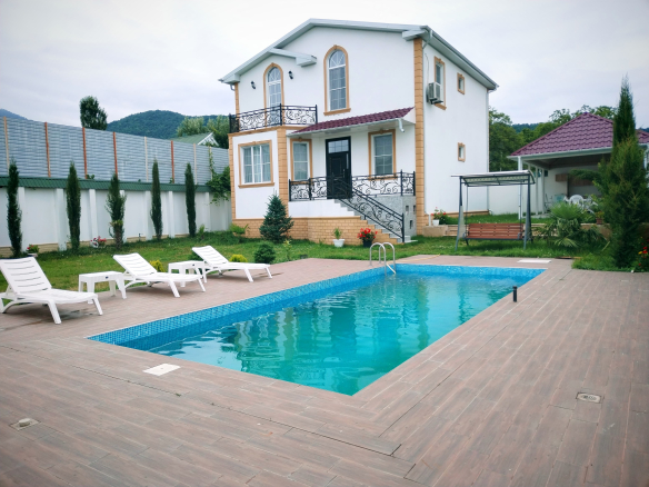 qebelede-hovuzlu-villa