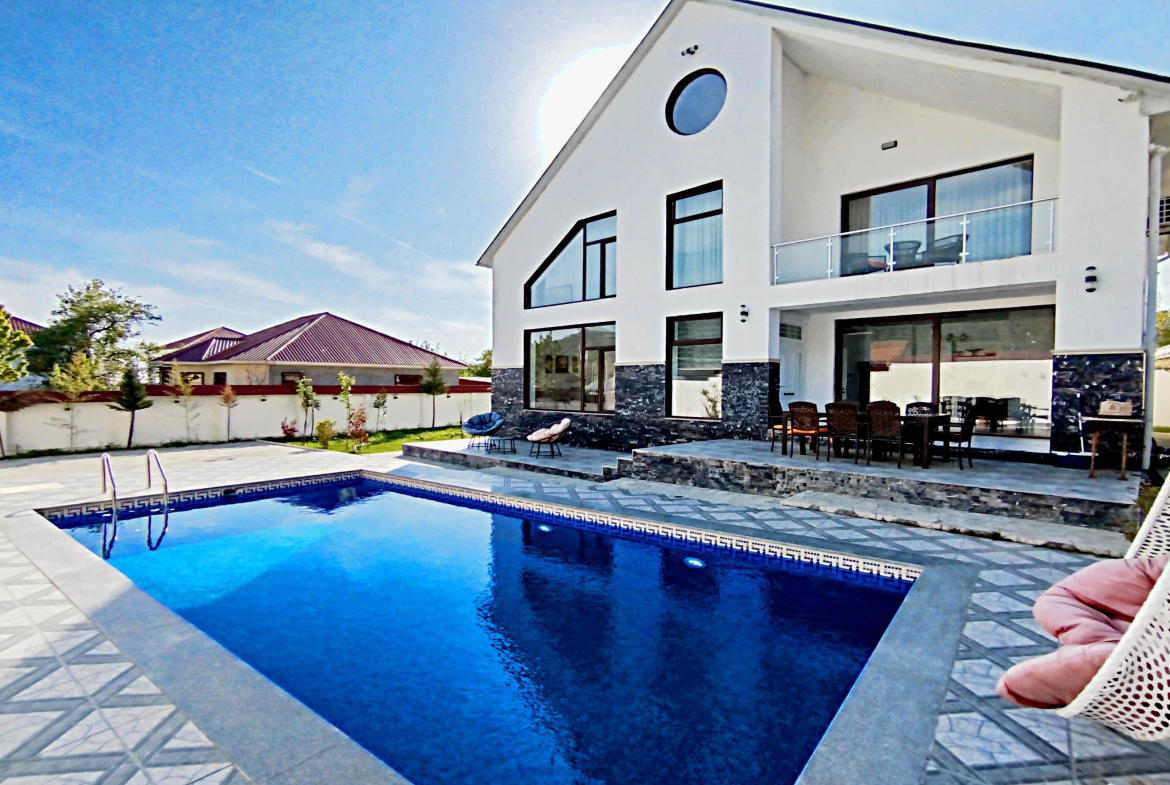 qebelede-villa-hovuzlu