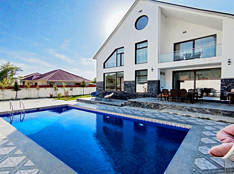 qebelede-villa-hovuzlu