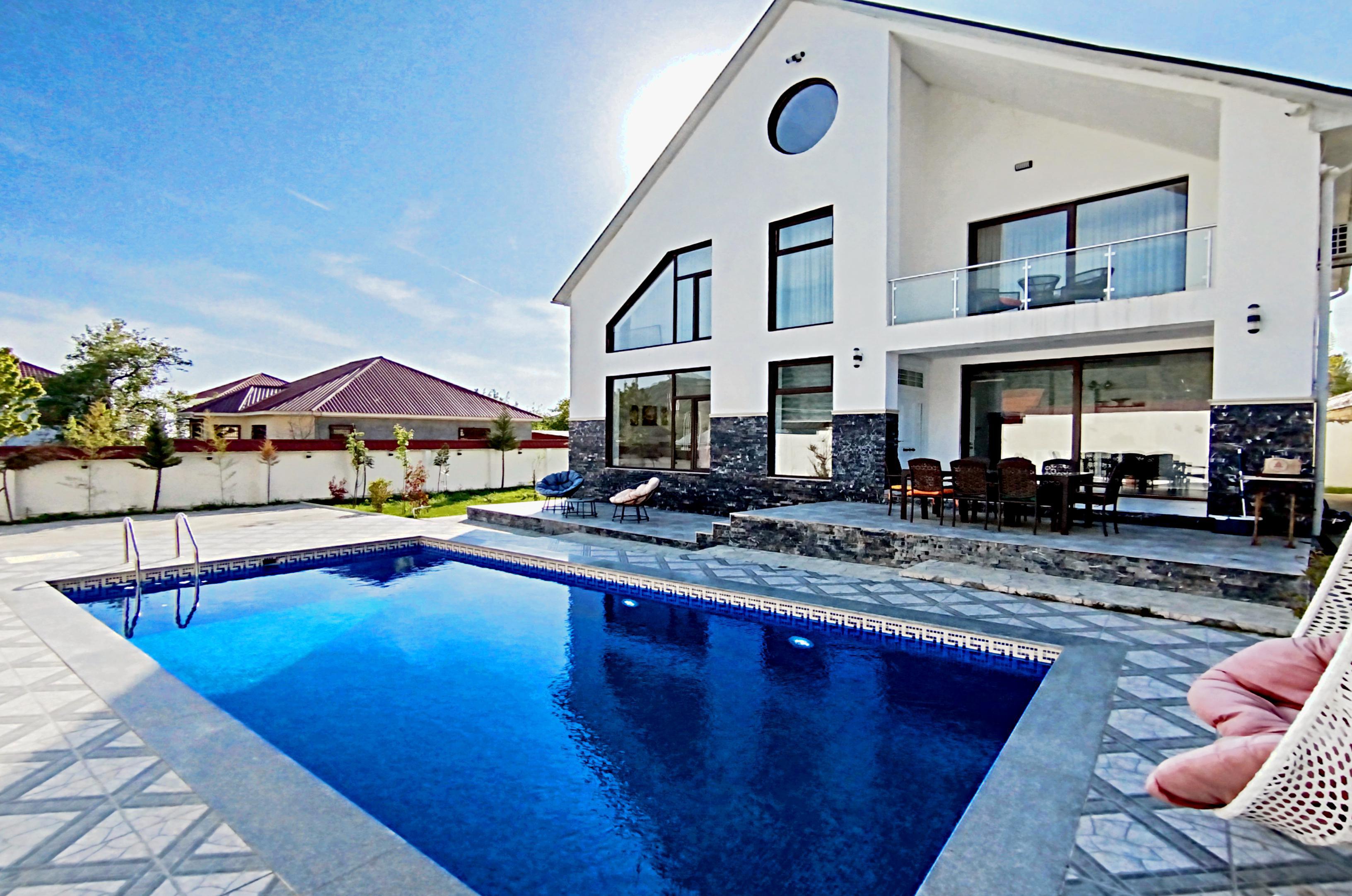 qebelede-villa-hovuzlu